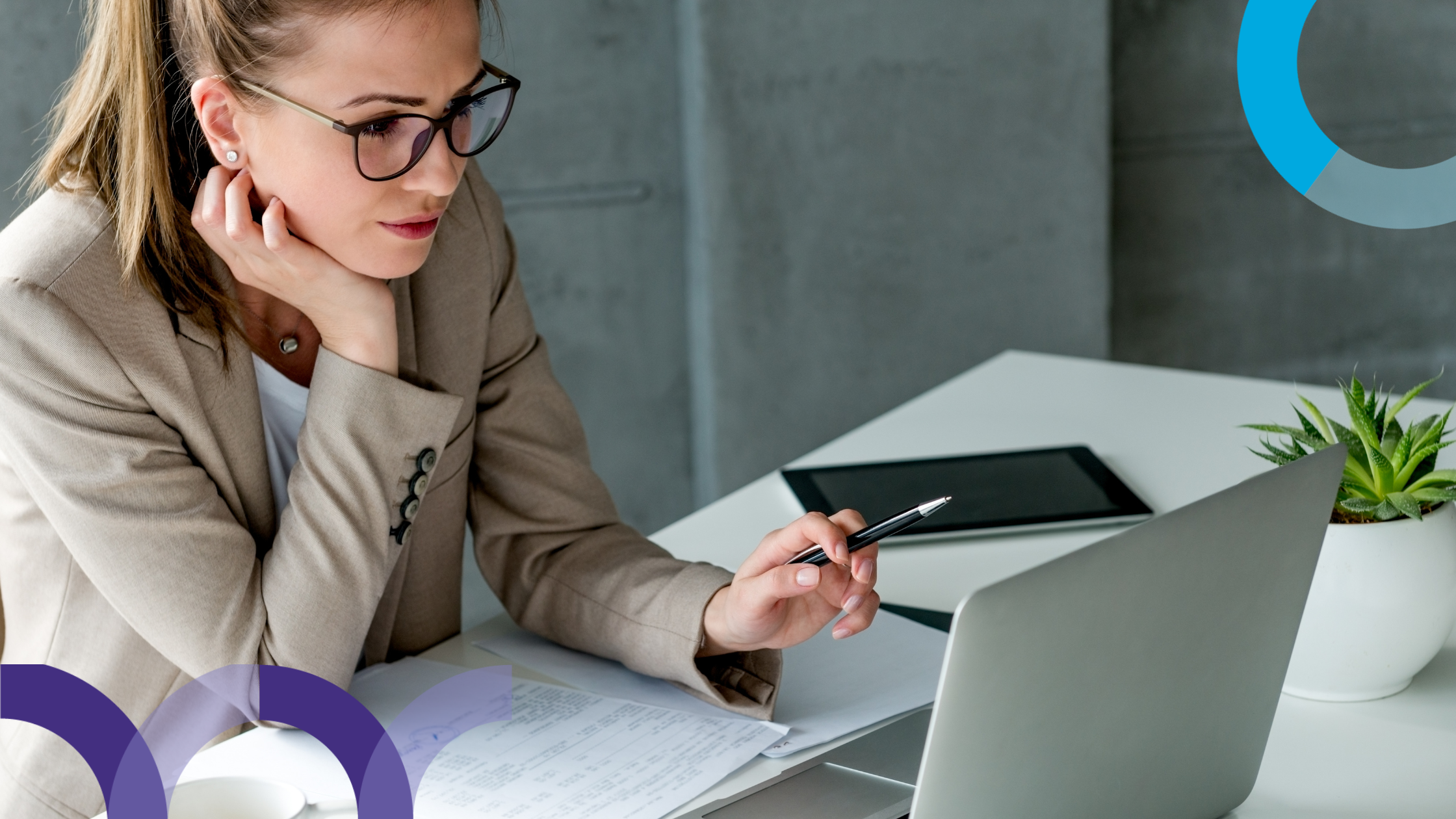 Woman working on a computer trying to maximize your eBook